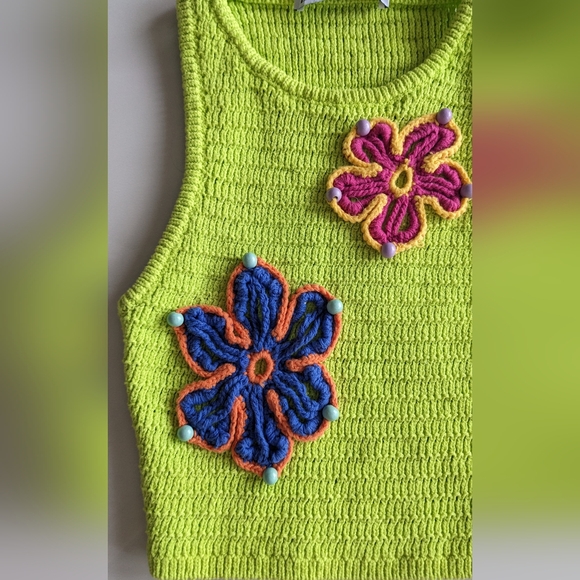 FINAL PRICE Zara Green Knit Crop Top XS Floral Crochet Detail Wooden Bead Unique - Picture 2 of 3